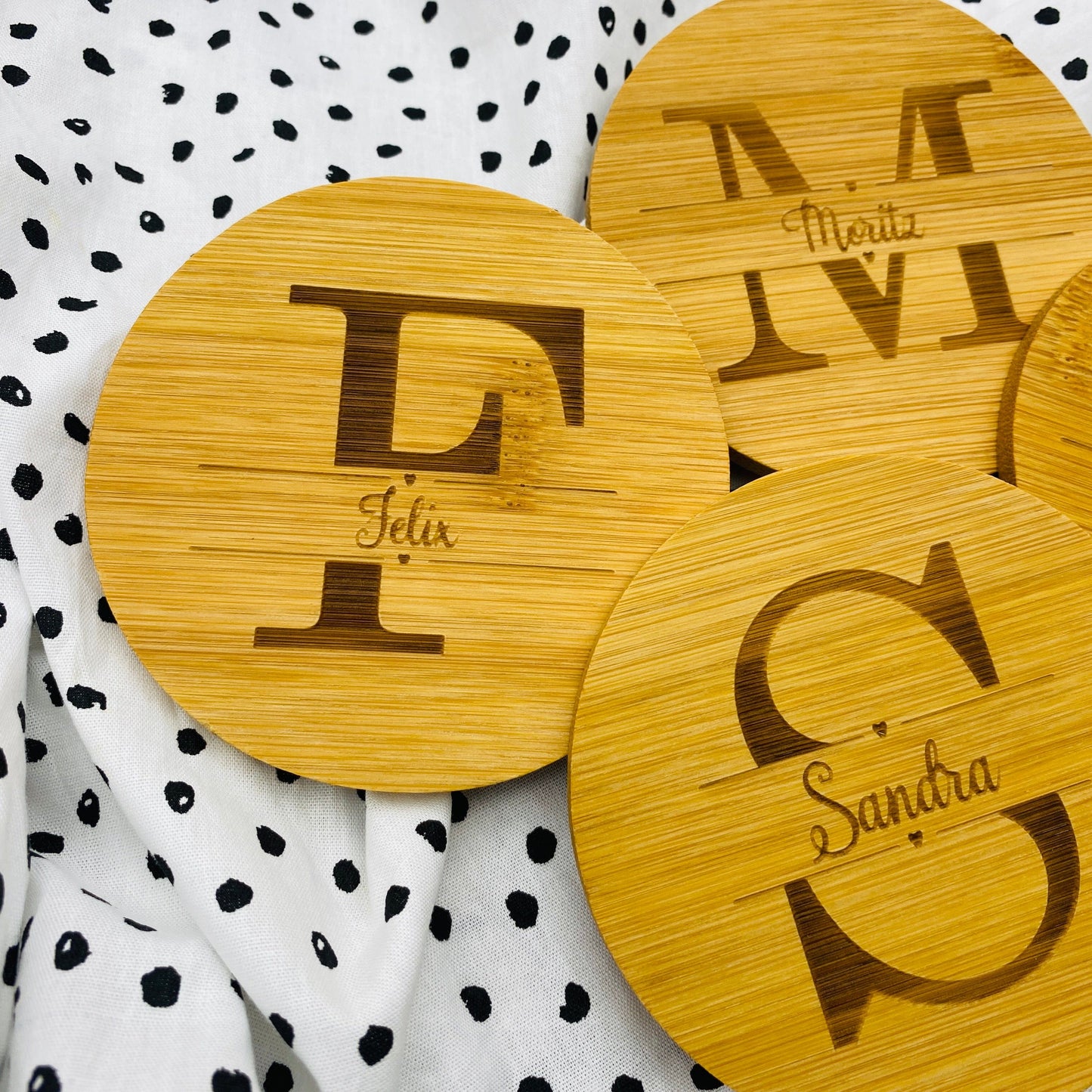 personalisierter Untersetzer aus Bambus | individuelles Geschenk zur Hochzeit oder zum Geburtstag | Untersetzer für Unternehmen