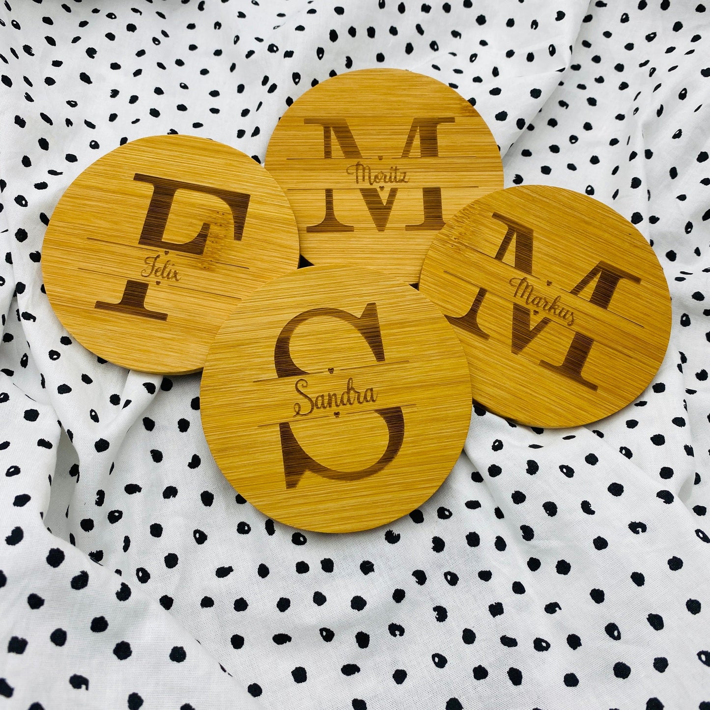 personalisierter Untersetzer aus Bambus | individuelles Geschenk zur Hochzeit oder zum Geburtstag | Untersetzer für Unternehmen