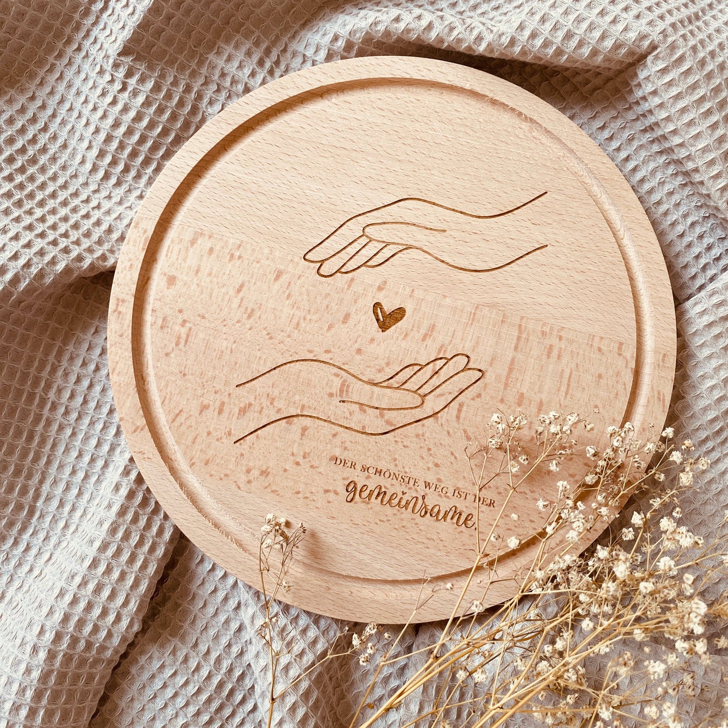 Holzschneidebrett mit Gravur | personalisiertes Schneidebrett zur Hochzeit| individuelles Hochzeitsgeschenk