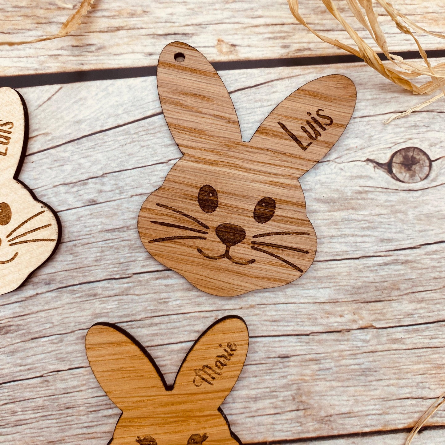 personalisierter Osteranhänger aus Holz | Tischdekoration mit graviertem Namen | individuelle Platzkarte | Osterkorb Anhänger
