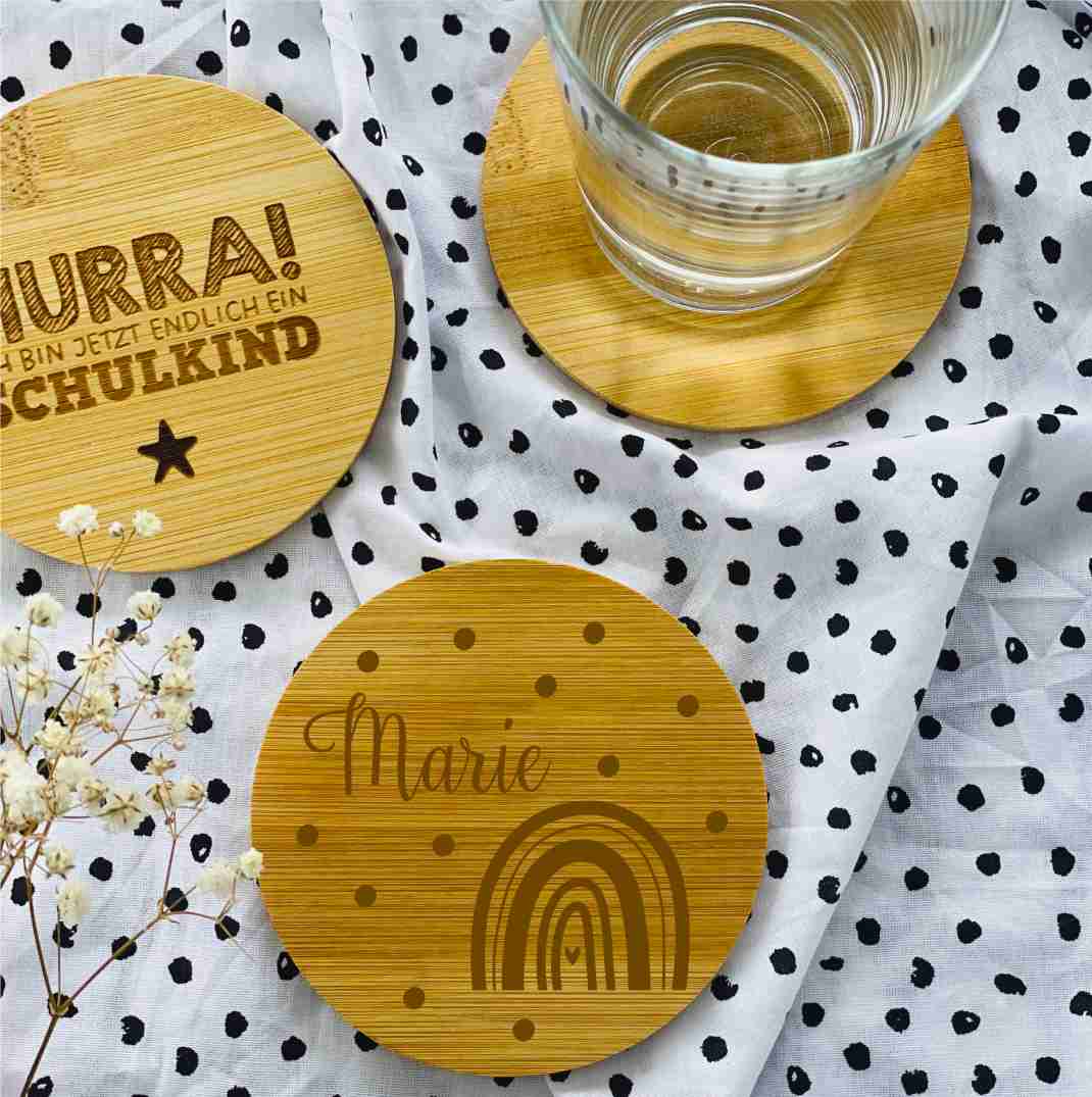 personalisierter Untersetzer aus Bambus | individuelles Geschenk zur Einschulung oder für die Schultüte