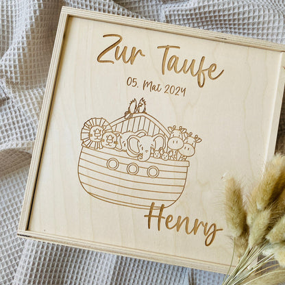 Holz‑Erinnerungskiste zur Taufe 20x20 cm – personalisiert mit Name, Datum & Motiv Gravur
