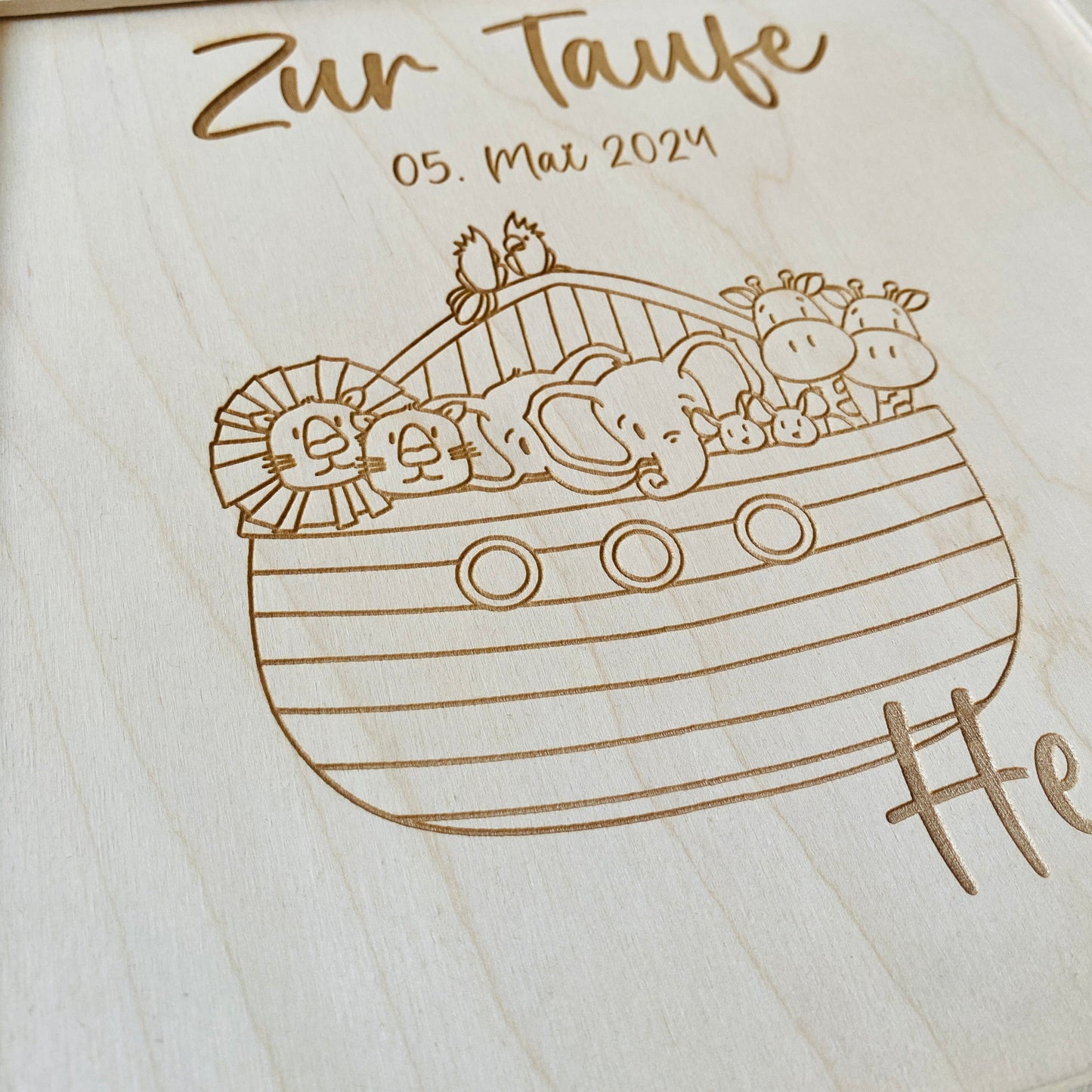 Holz‑Erinnerungskiste zur Taufe 20x20 cm – personalisiert mit Name, Datum & Motiv Gravur