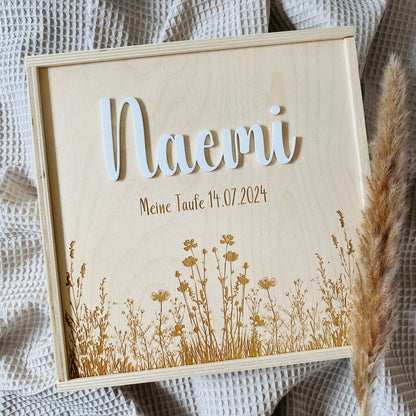 Holz‑Erinnerungskiste zur Taufe 20x20 cm – personalisiert mit Name, Datum & Motiv Gravur