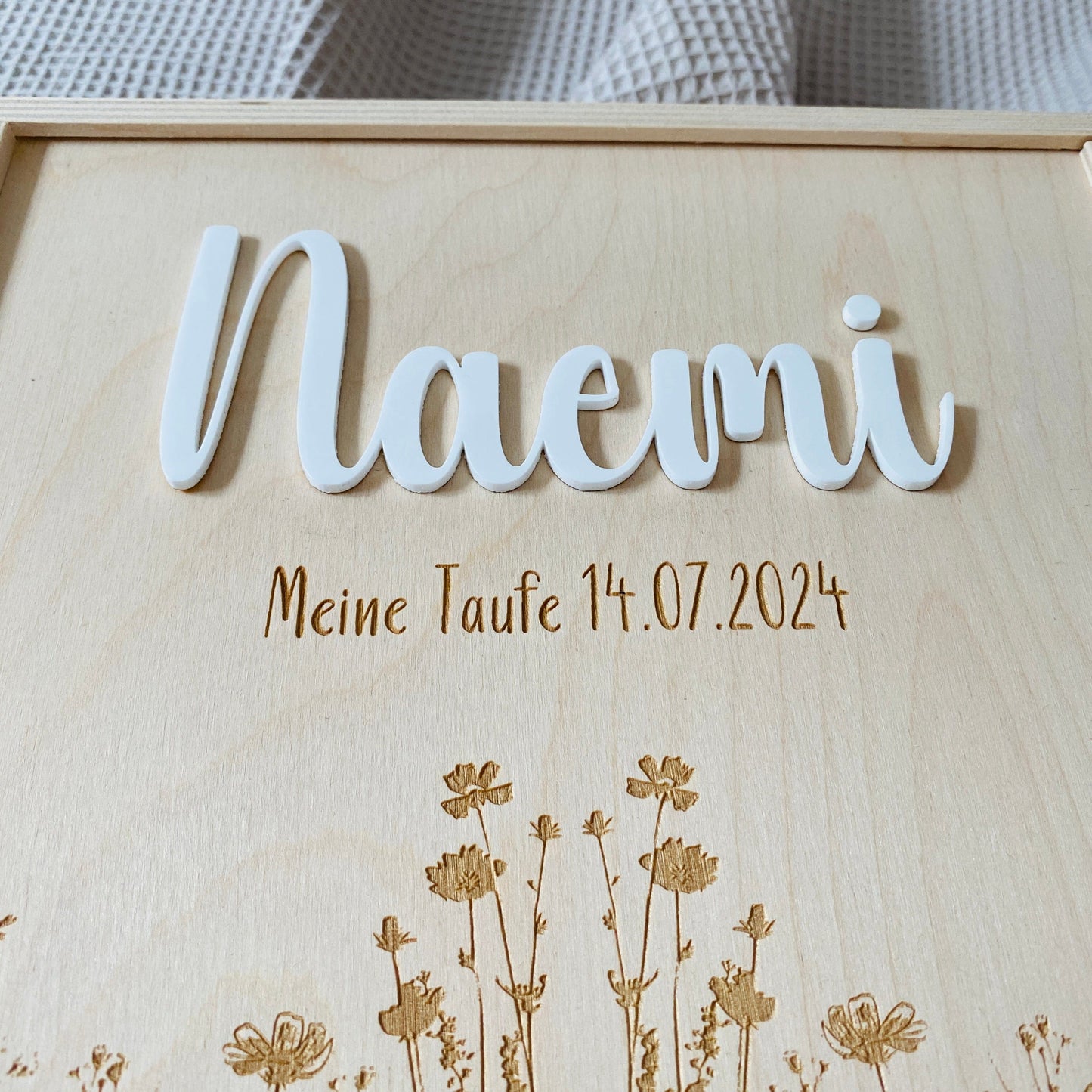 Holz‑Erinnerungskiste zur Taufe 20x20 cm – personalisiert mit Name, Datum & Motiv Gravur