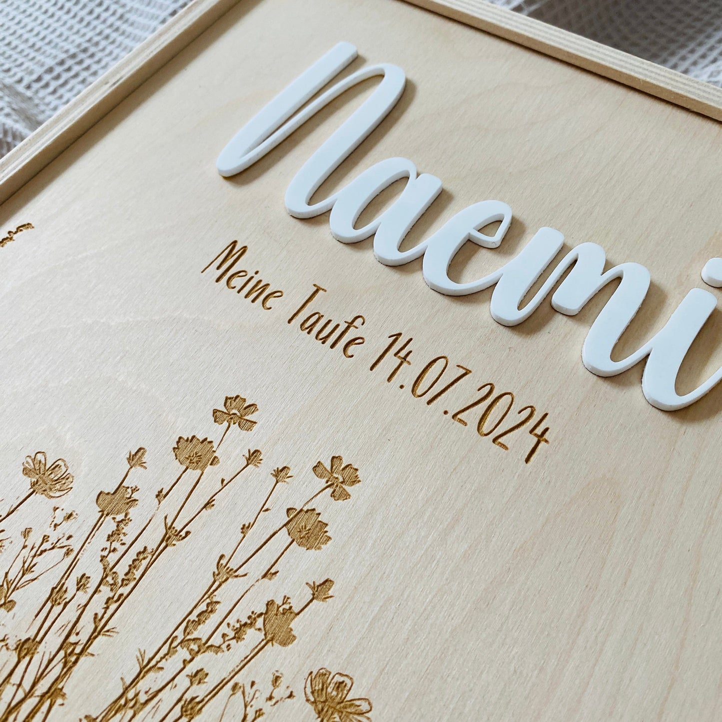 Holz‑Erinnerungskiste zur Taufe 20x20 cm – personalisiert mit Name, Datum & Motiv Gravur
