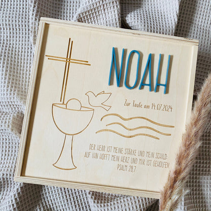Holz‑Erinnerungskiste zur Taufe 20x20 cm – personalisiert mit Name, Datum & Motiv Gravur