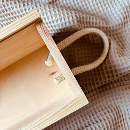 Personalisierte Aufbewahrungsbox für Taufkerzen – Individuelle Kerzenbox mit Namen für unvergessliche Erinnerungen