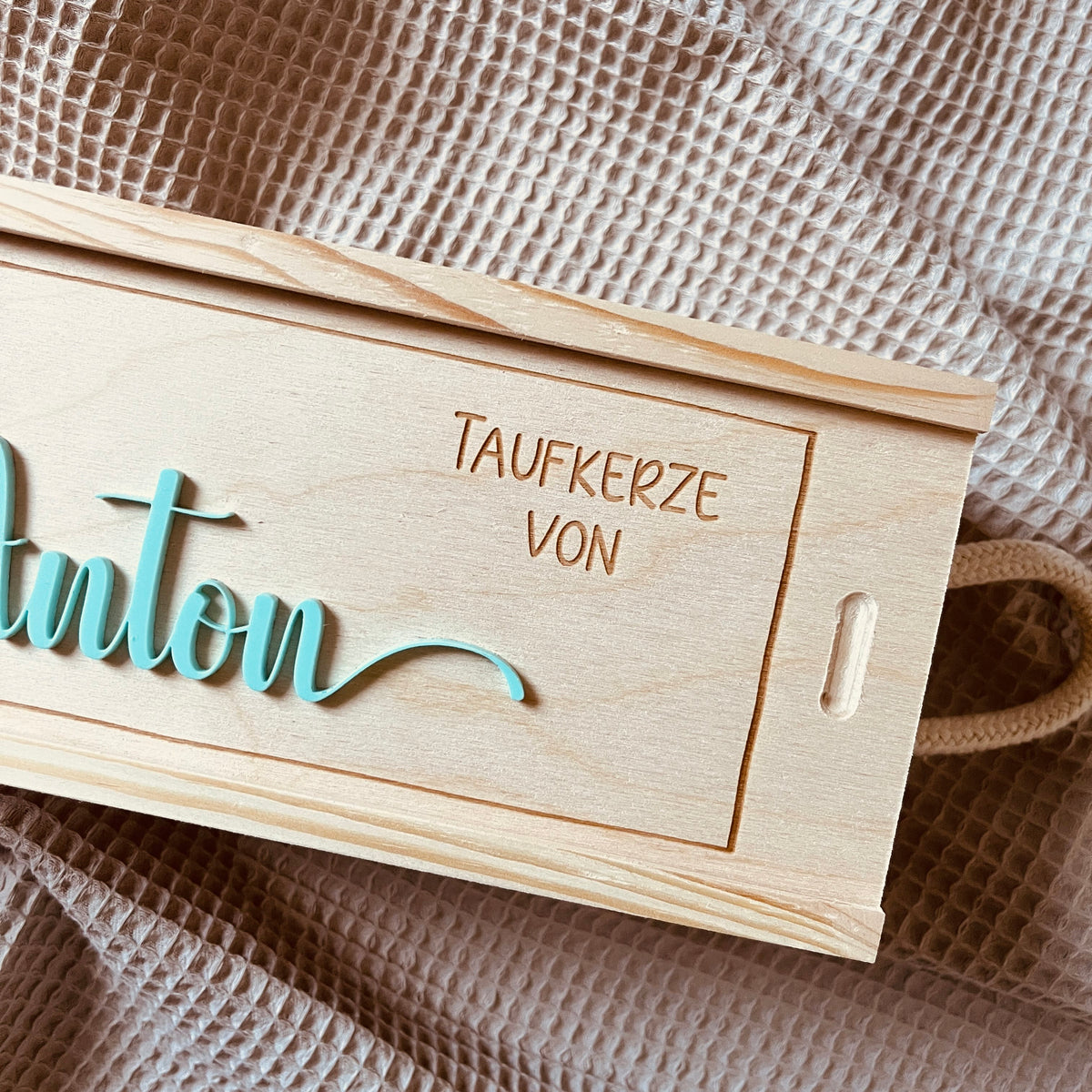 Personalisierte Aufbewahrungsbox für Taufkerzen – Individuelle Kerzenbox mit Namen für unvergessliche Erinnerungen