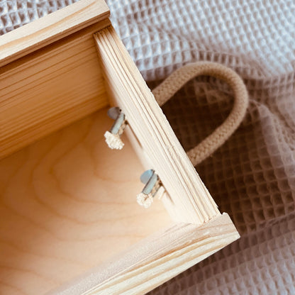 Personalisierte Aufbewahrungsbox für Taufkerzen – Individuelle Kerzenbox mit Namen für unvergessliche Erinnerungen