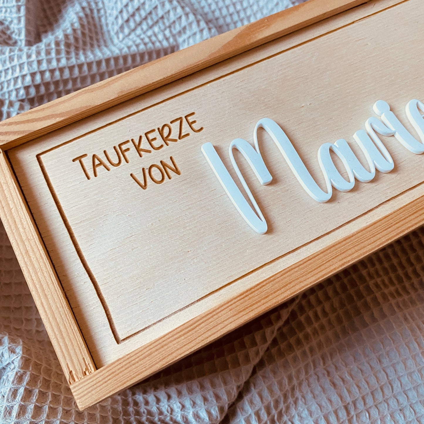 Personalisierte Aufbewahrungsbox für Taufkerzen – Individuelle Kerzenbox mit Namen für unvergessliche Erinnerungen