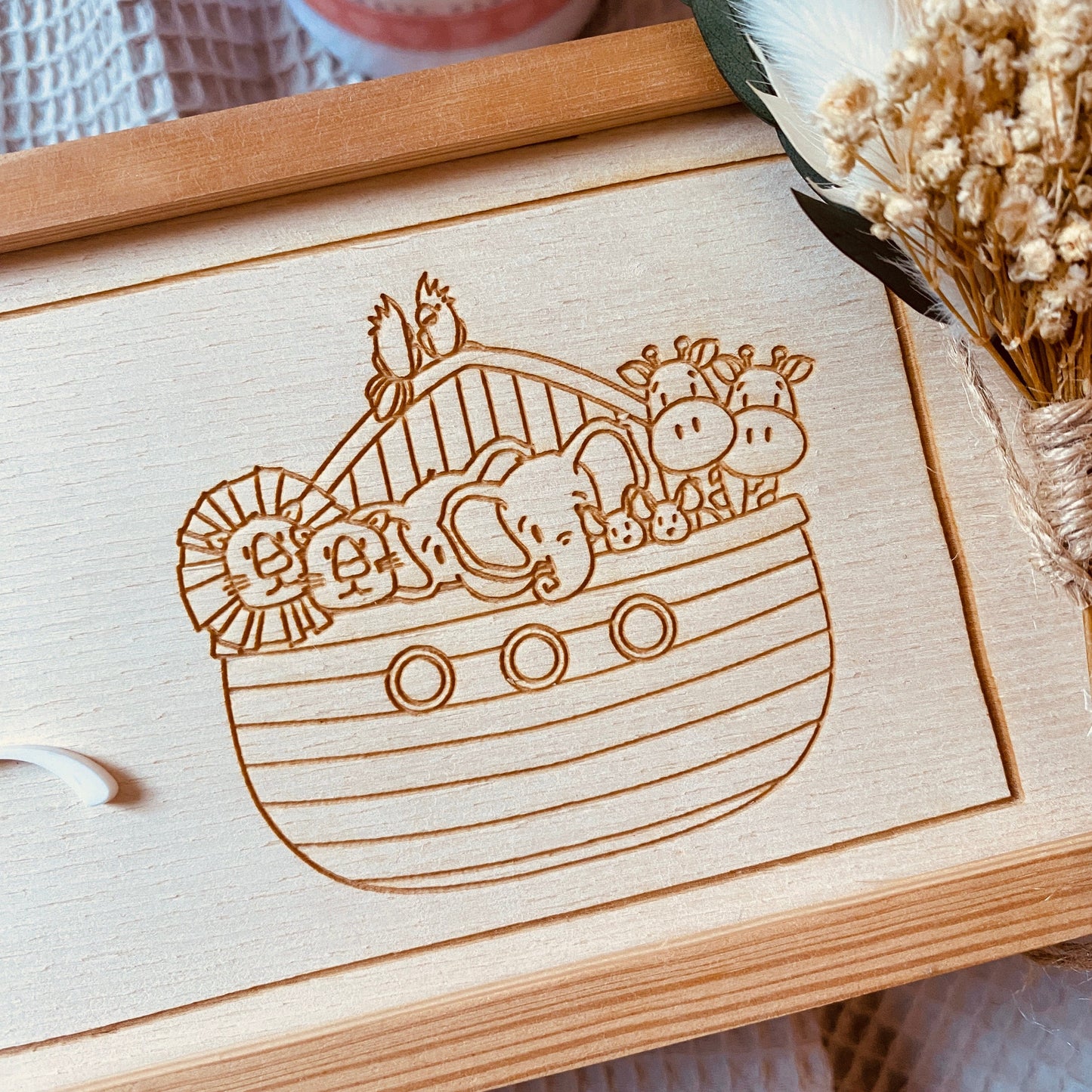 Personalisierte Aufbewahrungsbox für Taufkerzen – Individuelle Kerzenbox mit Namen für unvergessliche Erinnerungen