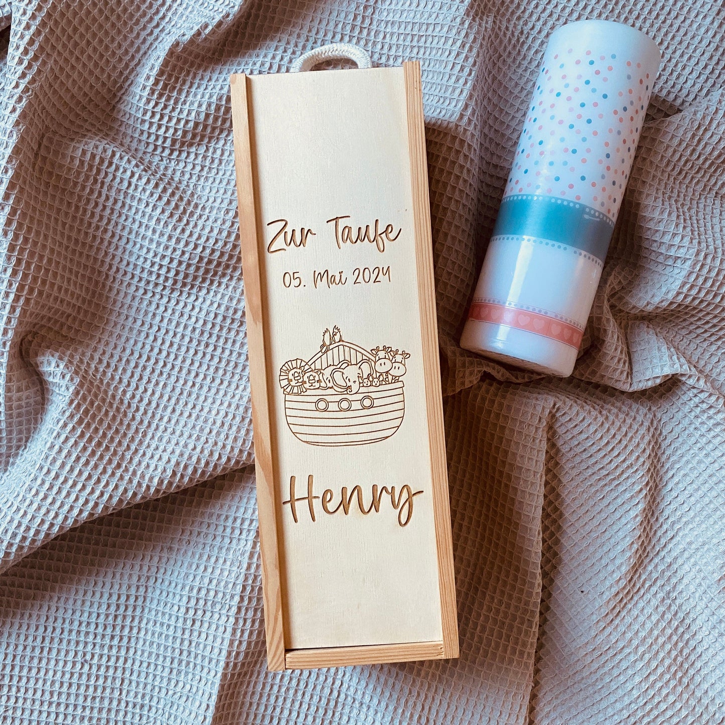 Personalisierte Aufbewahrungsbox für Taufkerzen – Individuelle Kerzenbox mit Namen für unvergessliche Erinnerungen