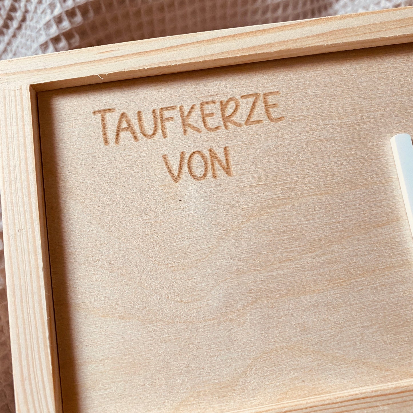 Personalisierte Aufbewahrungsbox für Taufkerzen – Individuelle Kerzenbox mit Namen für unvergessliche Erinnerungen
