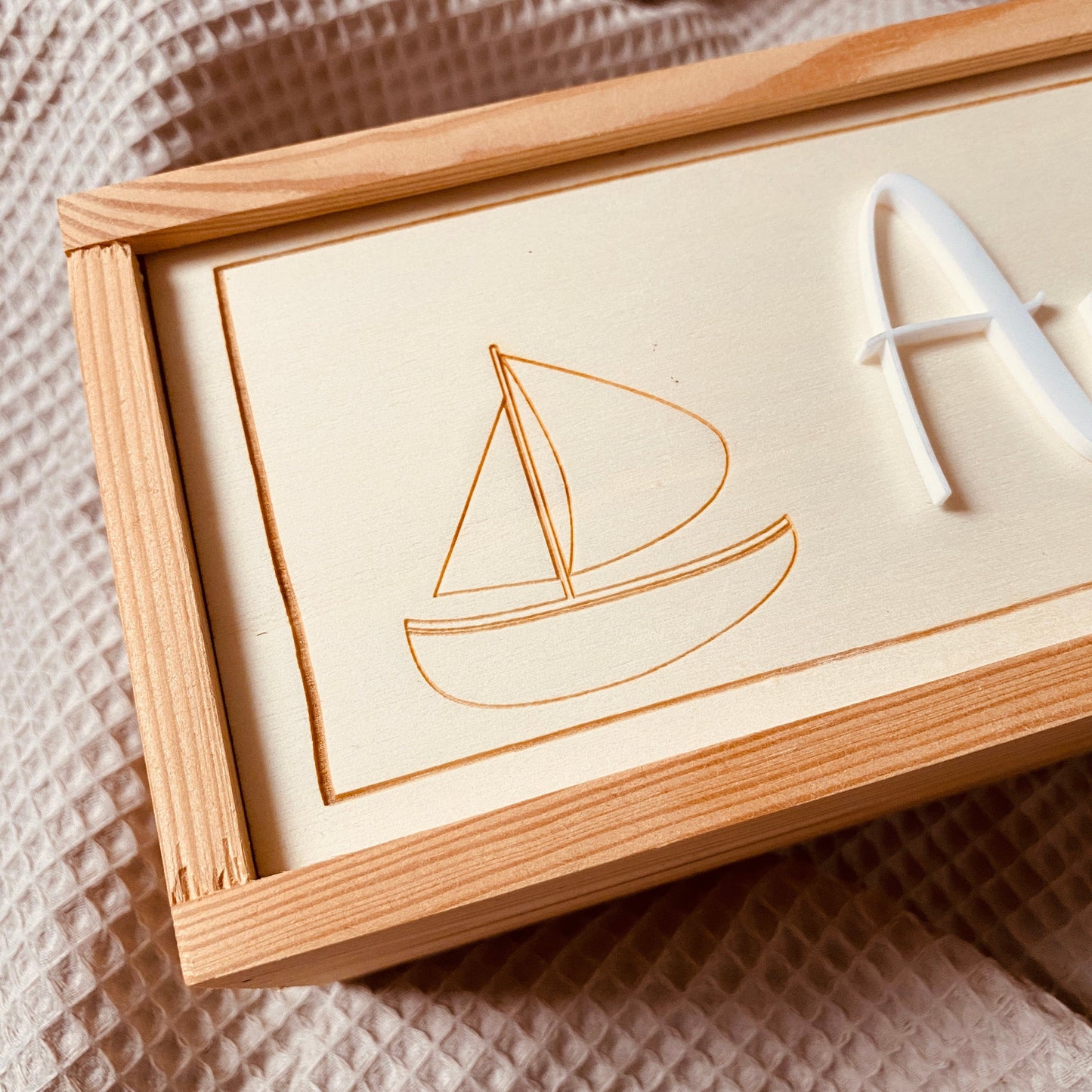 Personalisierte Aufbewahrungsbox für Taufkerzen – Individuelle Kerzenbox mit Namen für unvergessliche Erinnerungen