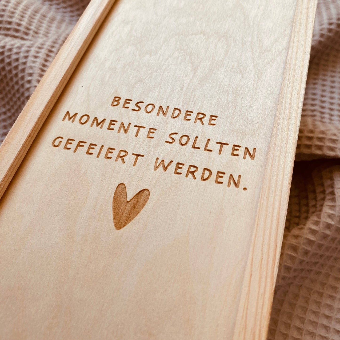 Personalisierte Gravur-Weinkiste – Das perfekte Geschenk für besondere Anlässe