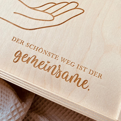 Holz‑Erinnerungskiste zur Hochzeit 20×20 cm – graviert mit Motiv & Spruch – besonderes Geschenk für Brautpaar und Trauzeugen
