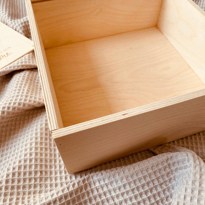 Holz‑Erinnerungskiste zur Hochzeit 20×20 cm – graviert mit Motiv & Spruch – besonderes Geschenk für Brautpaar und Trauzeugen