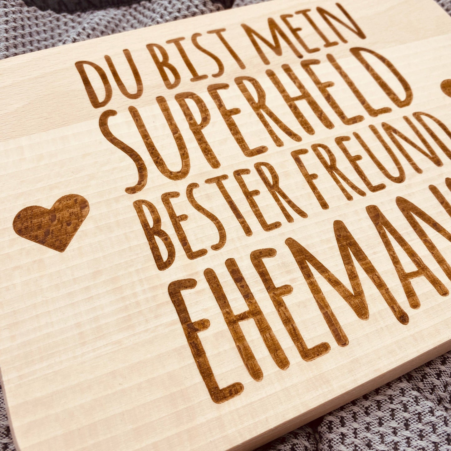 Holzbrett mit Gravur – Geschenk für Ehemann „Du bist mein Superheld, bester Freund“ – personalisiertes Deko-Schild Liebe & Partnerschaft